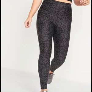 New without tags Old Navy Ultra-High Waisted athletic leggings - set of 3